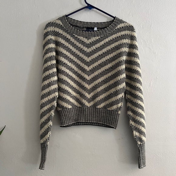 Daytrip Sweaters - Day trip chevron sweater with gold thread size small